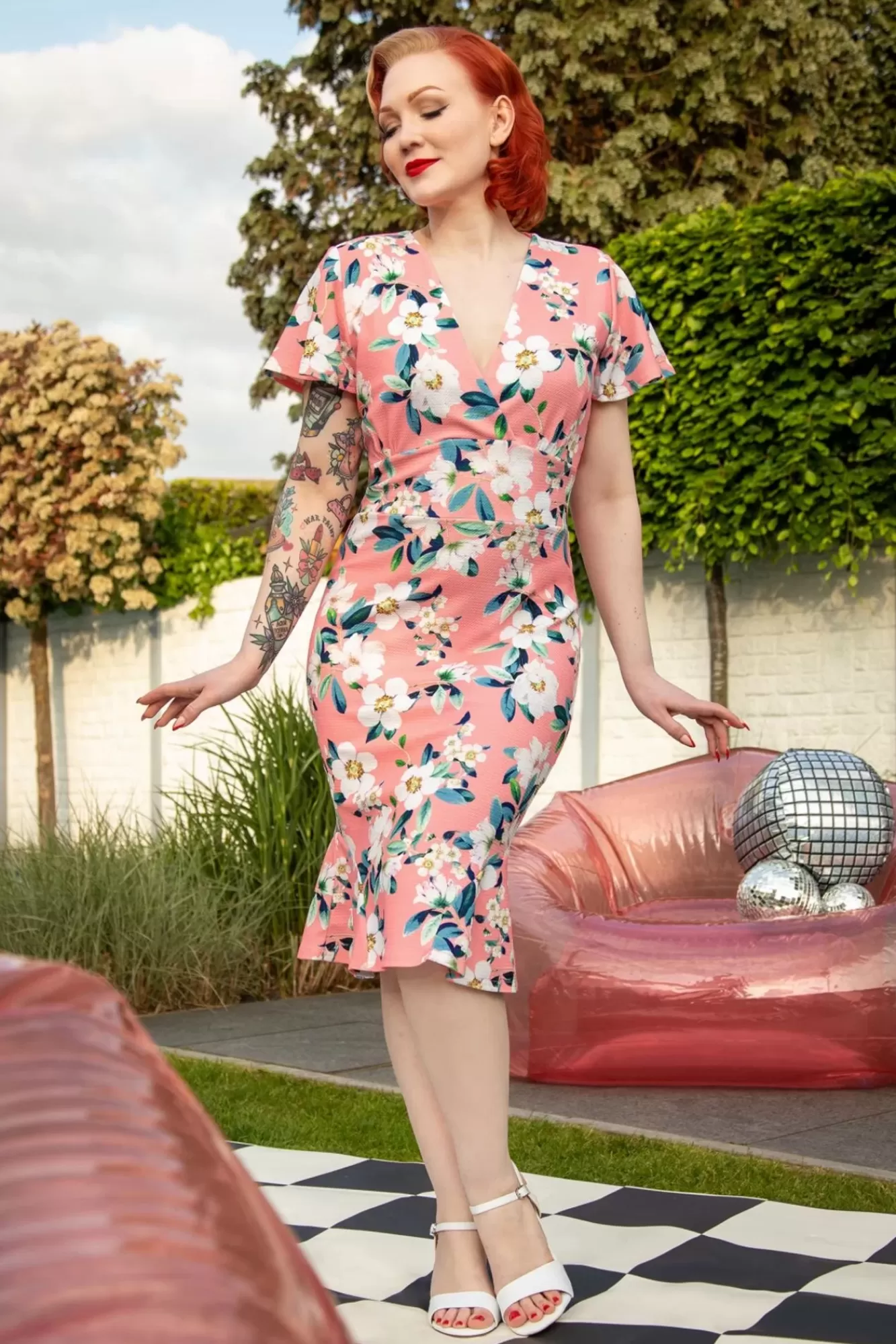 Vintage Chic for Topvintage Katie Pencil Jurk Met Bloemenprint In Perzik | Vrouwen Plus Size Jurken
